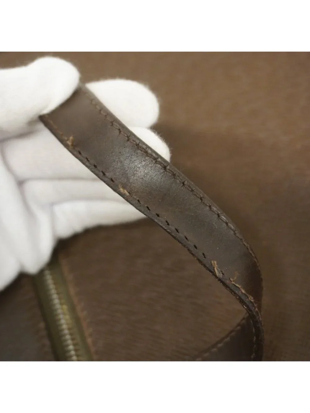 Louis Vuitton Tote Taiga Kasbek PM Grizzly